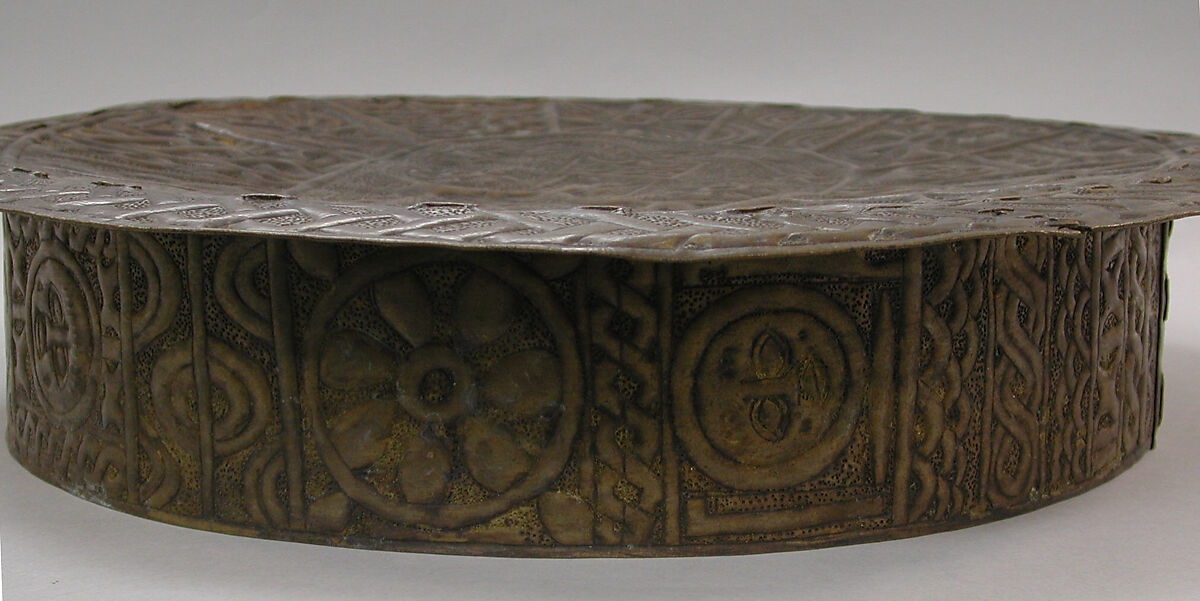 Lidded Box (ekpoki), Ìgùn Ẹ́rọ̀nwwọ̀n (brass-casting guild) artists, Brass, Edo peoples