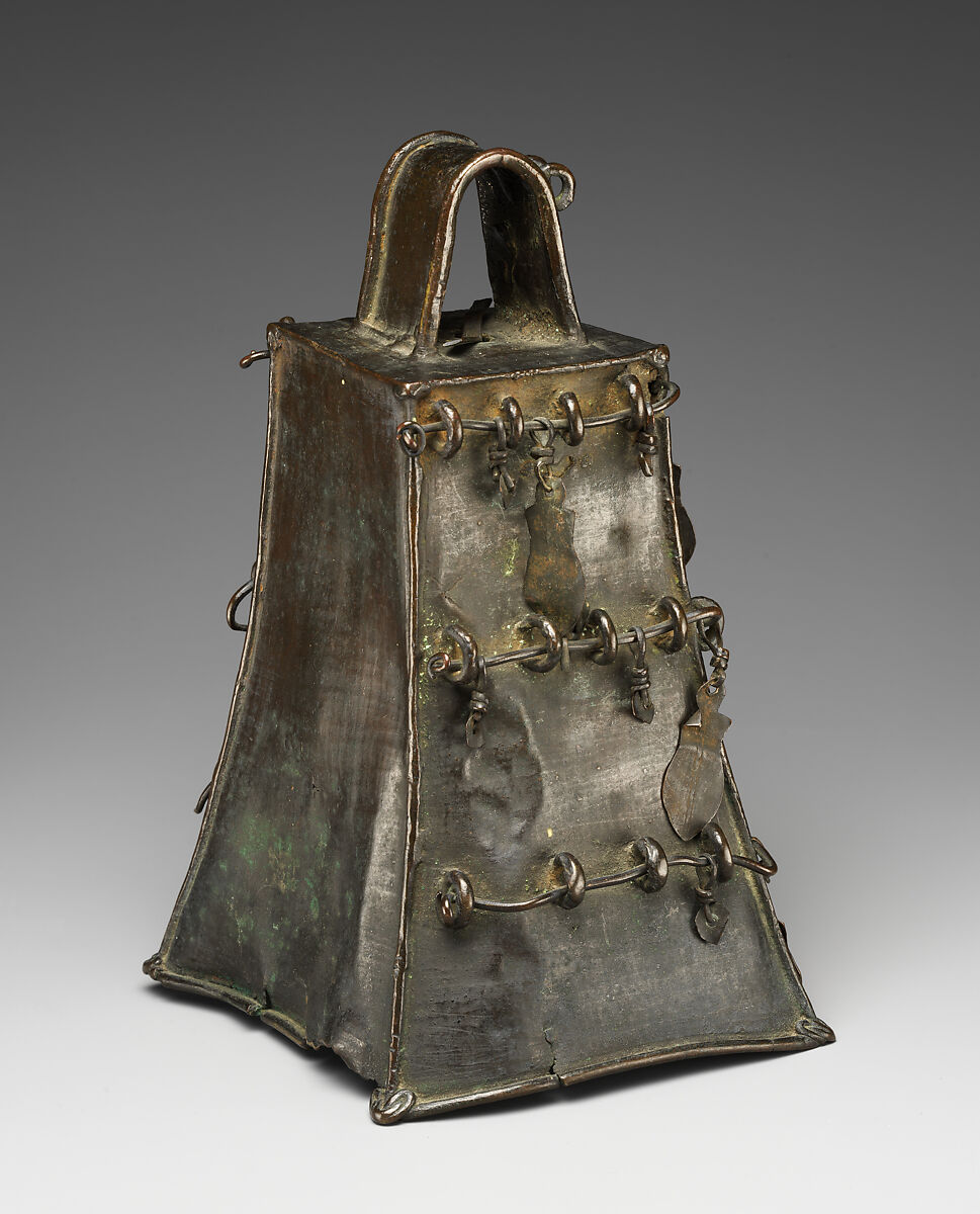 Altar bell with Portuguese heads, Ìgùn Ẹ́rọ̀nwwọ̀n (brass-casting guild) artists, Brass, Edo peoples