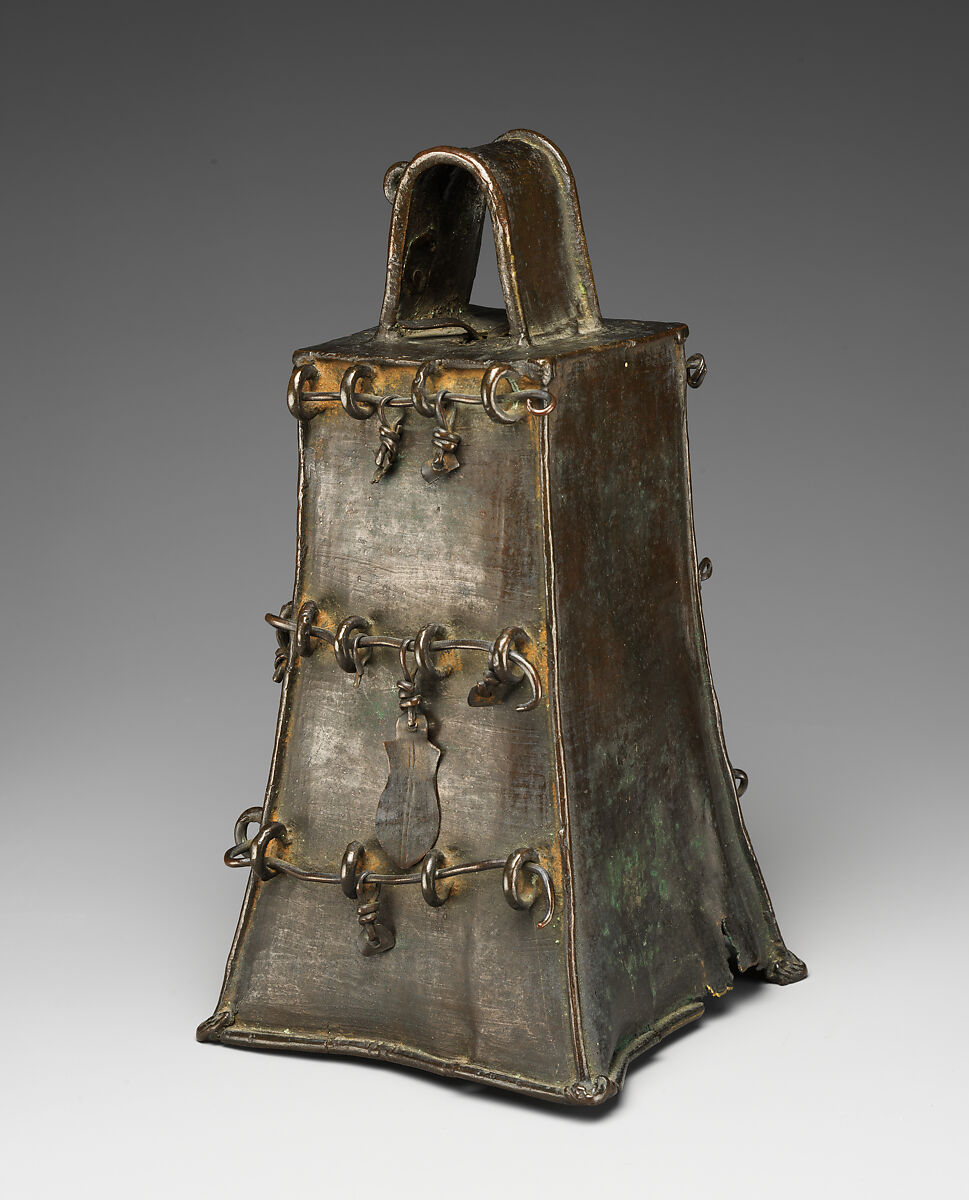 Altar bell with Portuguese heads, Ìgùn Ẹ́rọ̀nwwọ̀n (brass-casting guild) artists, Brass, Edo peoples