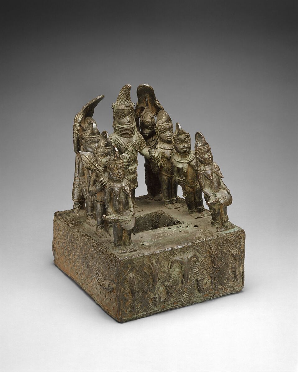 Ùrhọ̀tọ̀ (altar tableau) with an iyọ́bà (queen mother) and attendants, Ìgùn Ẹ́rọ̀nwwọ̀n (brass-casting guild) artists, Brass, Edo peoples
