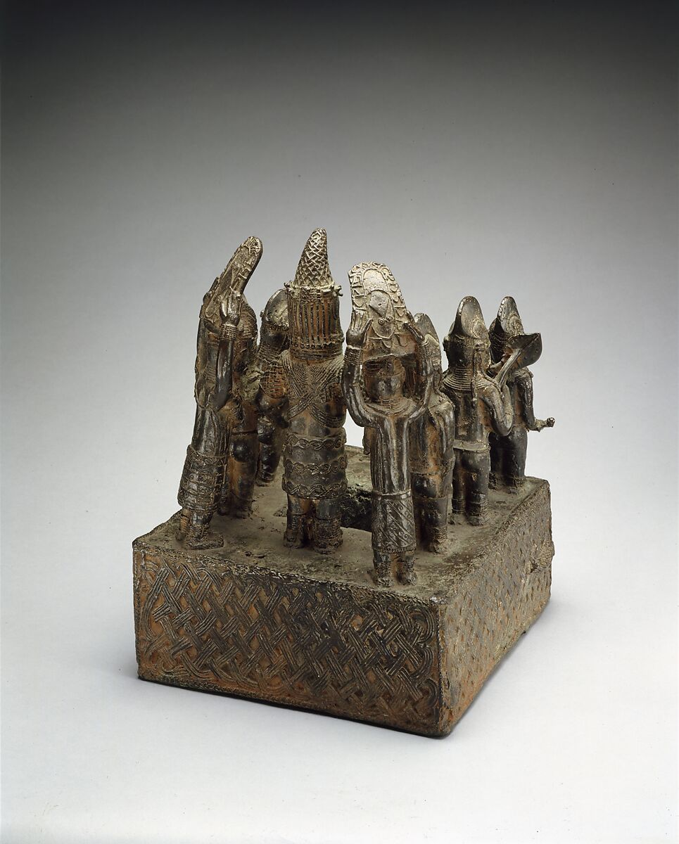 Ùrhọ̀tọ̀ (altar tableau) with an iyọ́bà (queen mother) and attendants, Ìgùn Ẹ́rọ̀nwwọ̀n (brass-casting guild) artists, Brass, Edo peoples