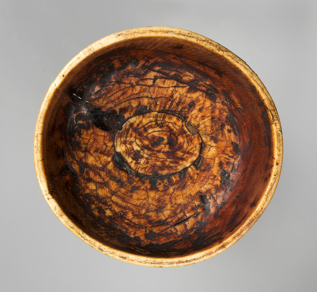 Àgéré Ifá (Ifá divination vessel) with kneeling woman, Yoruba artist, Ivory, wood or coconut shell inlay, Yoruba peoples, Owo group