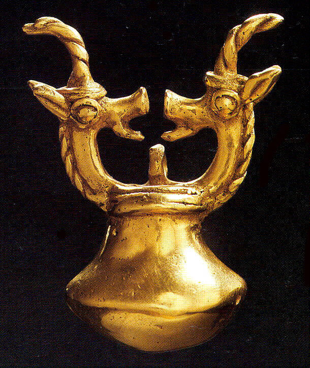 Double animal-head bell, Chiriquí artist(s), Gold, Chiriquí