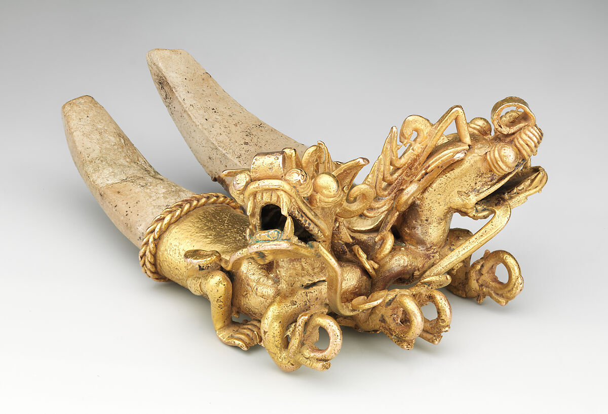 Double Crocodile Pendant, Gold, shell, Coclé (Macaracas) 