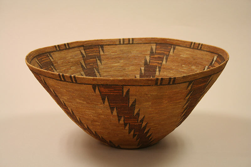 Cooking Basket, Mary Tecuyas (Mary Tecuyas, American, Tübatulabal, 1760 (?), California–Bakersfield, CA, 1916), Cladium root, yucca root, sumac, bracken fern root on bundle foundation, Tübatulabal