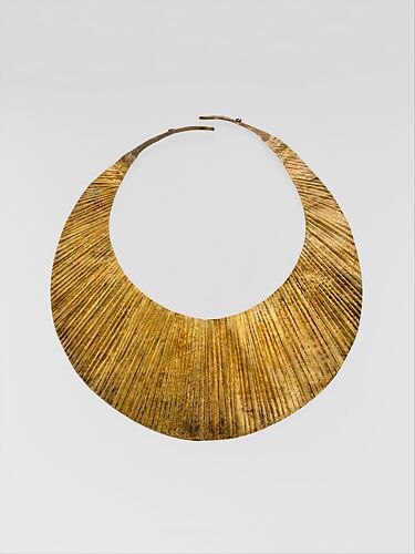 Nifato‑fato (neck ornament)