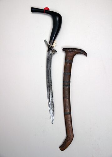 Moulded Single-Edged Curved Knife (Bade-bade) with Sheath