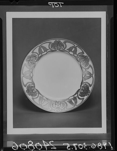 Plate, Anna B. Leonard, Porcelain, overglaze enamel decoration and gilding, American