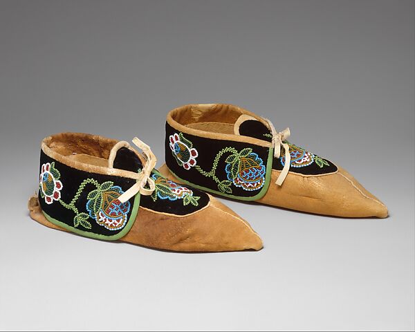 Pair of Moccasins, Wabuse (Mrs. Joe Hill) (Native American, Ojibwa), Native-tanned skin, cotton, glass 