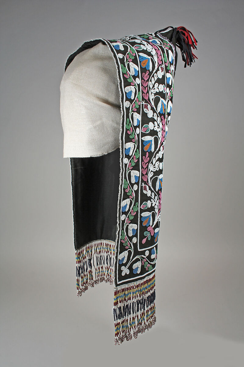 Hood, Wool, cotton, glass, James Bay Cree