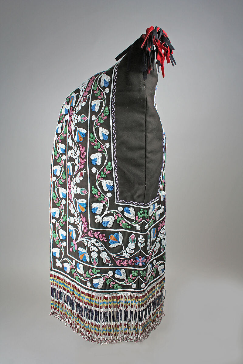 Hood, Wool, cotton, glass, James Bay Cree