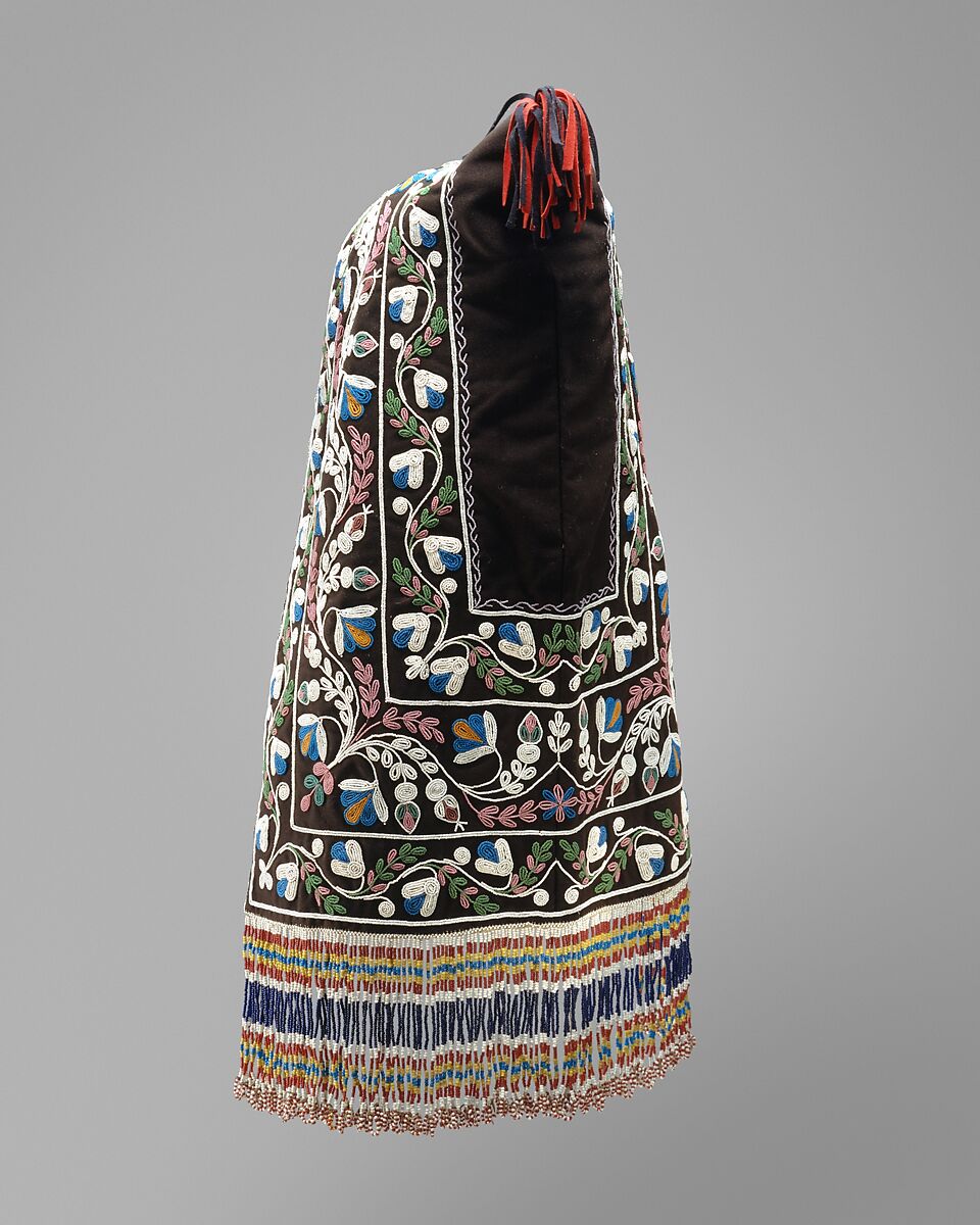 Hood, Wool, cotton, glass, James Bay Cree