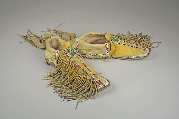 Pair of Moccasins, Native-tanned skin, dye, glass, Kiowa