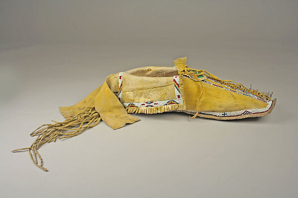 Pair of Moccasins, Native-tanned skin, dye, glass, Kiowa