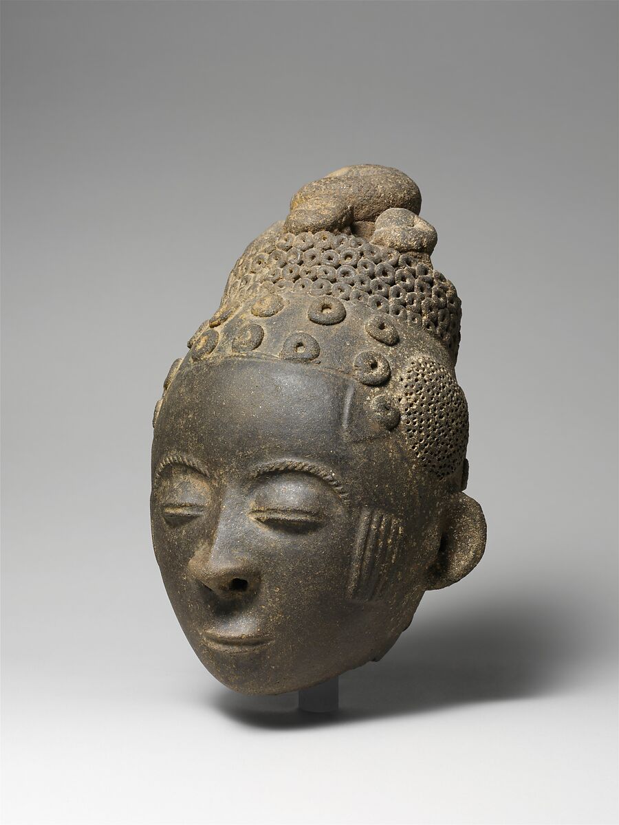 Nsodie (memorial head) of a queen mother, Akan artist, Terracotta, Akan