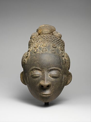 Nsodie (memorial head) of a queen mother