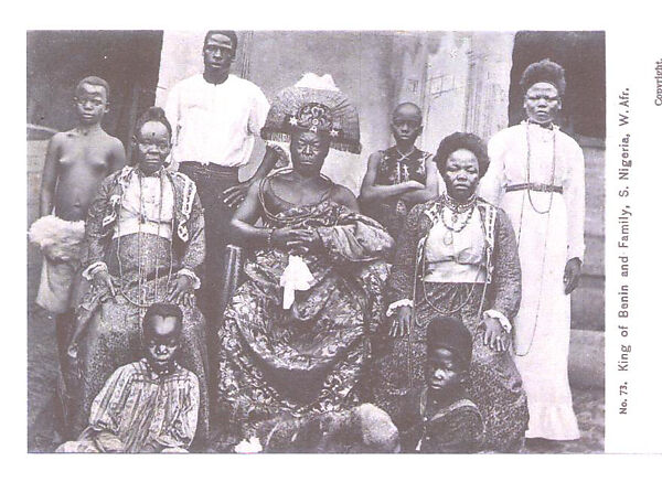 The king of Benin and family (Oba Ovonrramwen Nogbaisi, r. 1888-1914), Postcard 