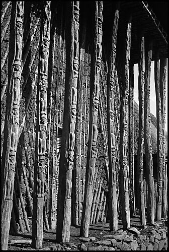 Laikom Court, detail of carved pillars flanking the entrance