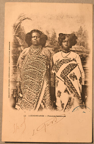 Sakalava women [Queen Binao of the Sakalava kingdom, r. 1895-1927, and attendant]