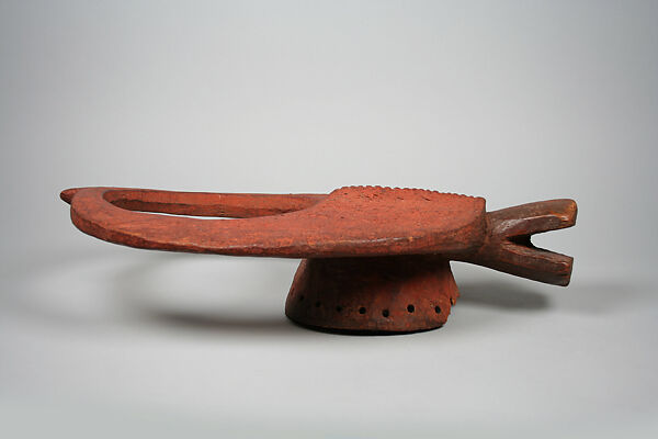 Headdress: Bushcow (Mangam), Mama artist, Wood, ochre pigment, Mama peoples