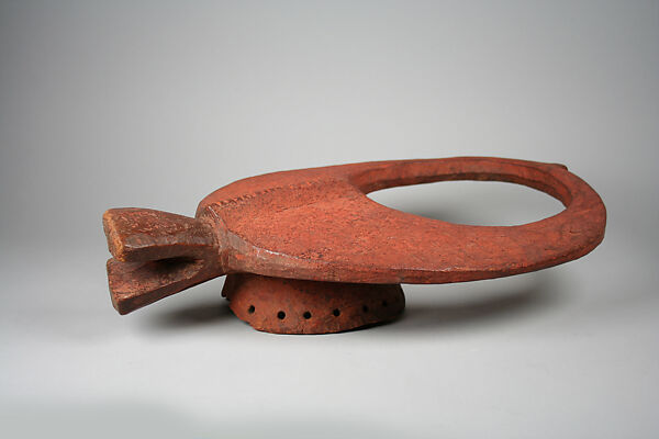 Headdress: Bushcow (Mangam), Mama artist, Wood, ochre pigment, Mama peoples