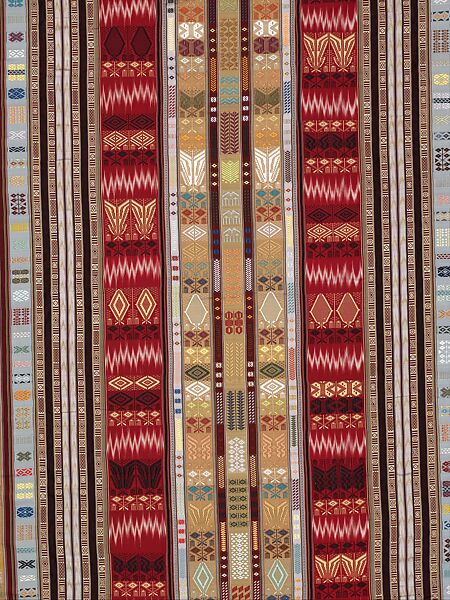 Lamba Tselatra (Spark), Martin Rakotoarimanana (b. 1963, Avironimamo, Madagascar), Silk, dye, Merina peoples