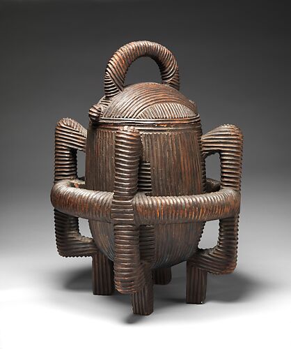 Lidded prestige vessel