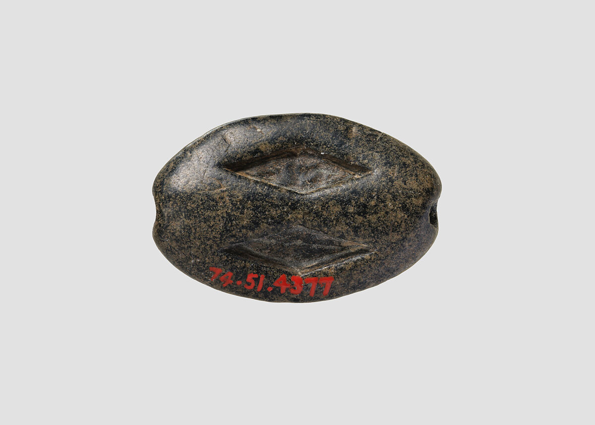 Carinated amygdaloid seal, Steatite, green black