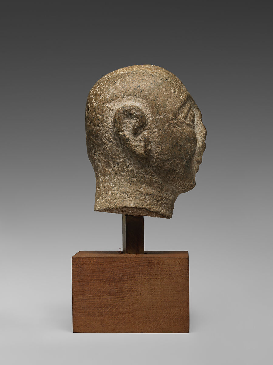 Head of a man, Basalt (?), Neo-Sumerian