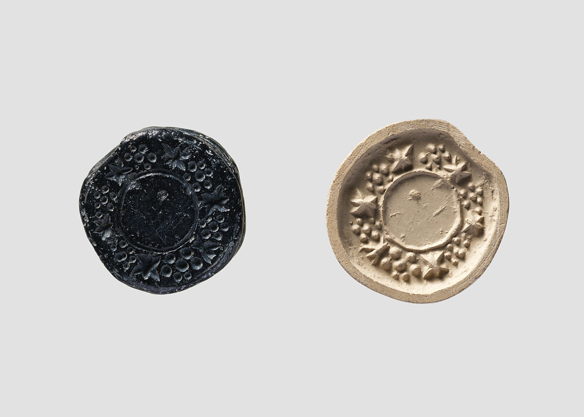 Cupola seal engraved on back and face, Black steatite, Hittite 