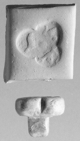 Trilobe plaque seal with stalk handle