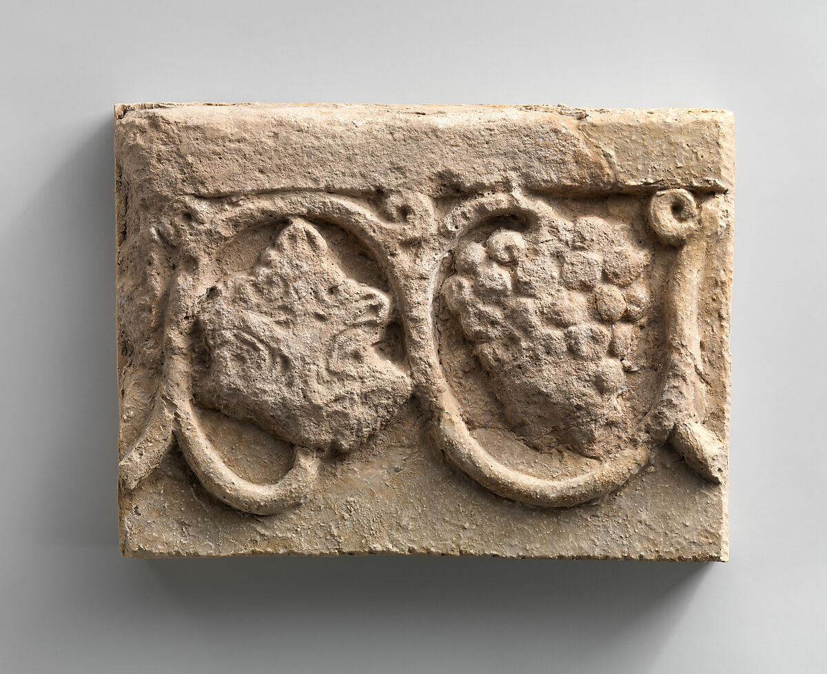 Wall decoration with a grapevine, Stucco, Sasanian 