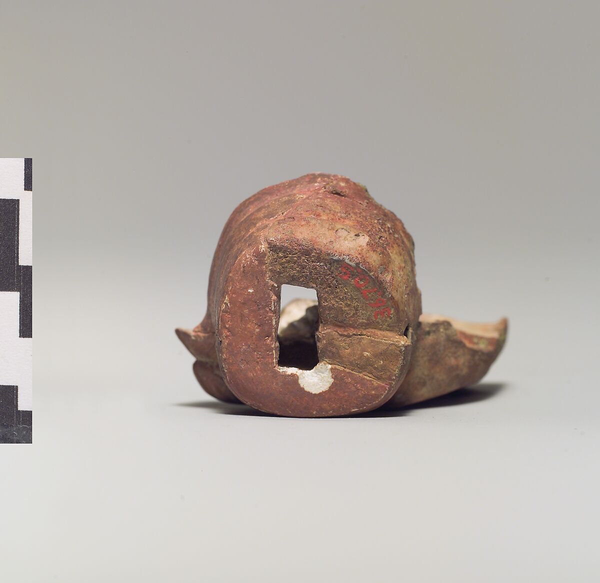 Furniture leg, lion's paw, Ivory, Old Assyrian Trading Colony