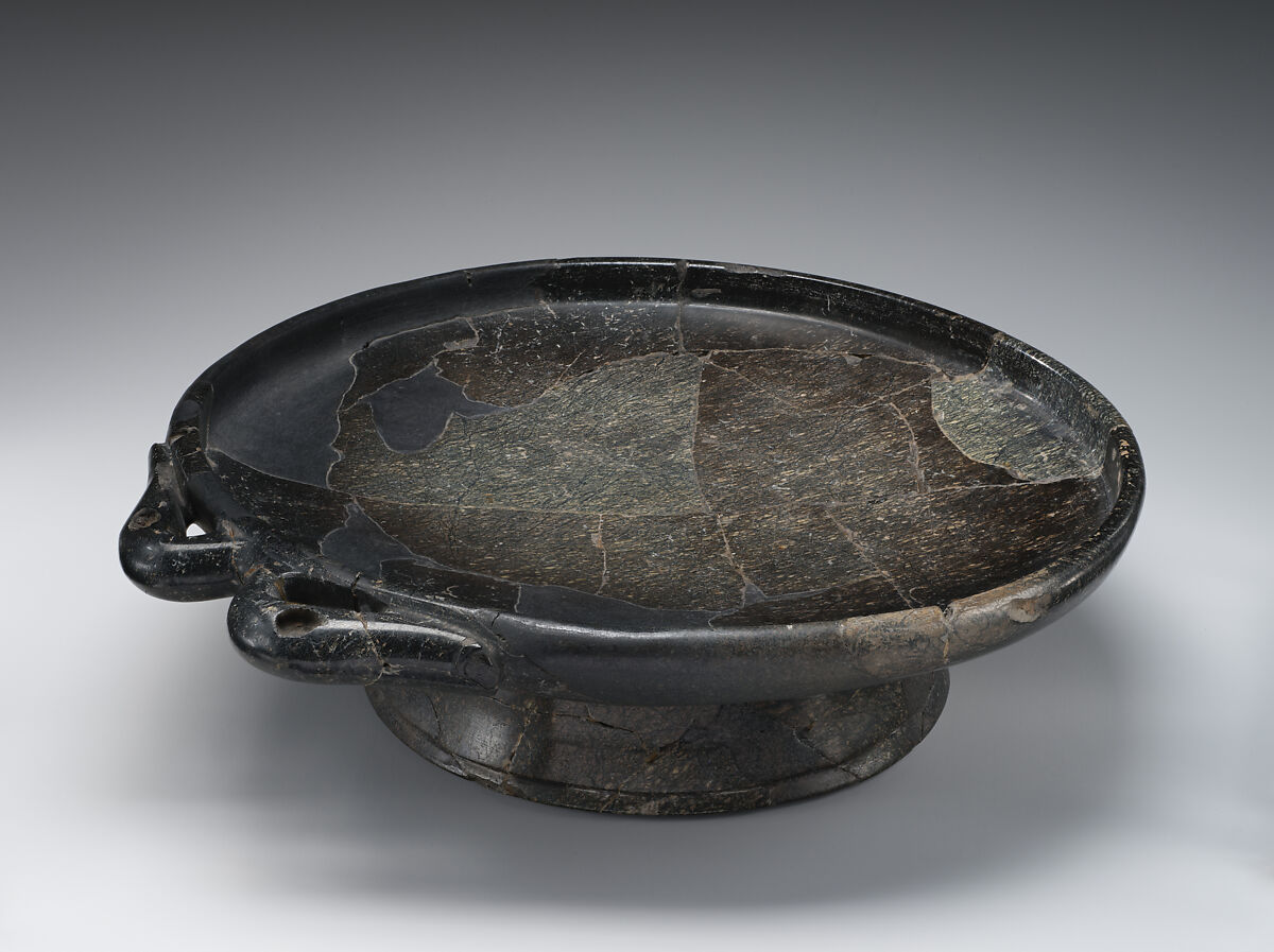 Dish with ducks' heads, Serpentinite, Achaemenid