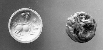 Carinated lentoid seal