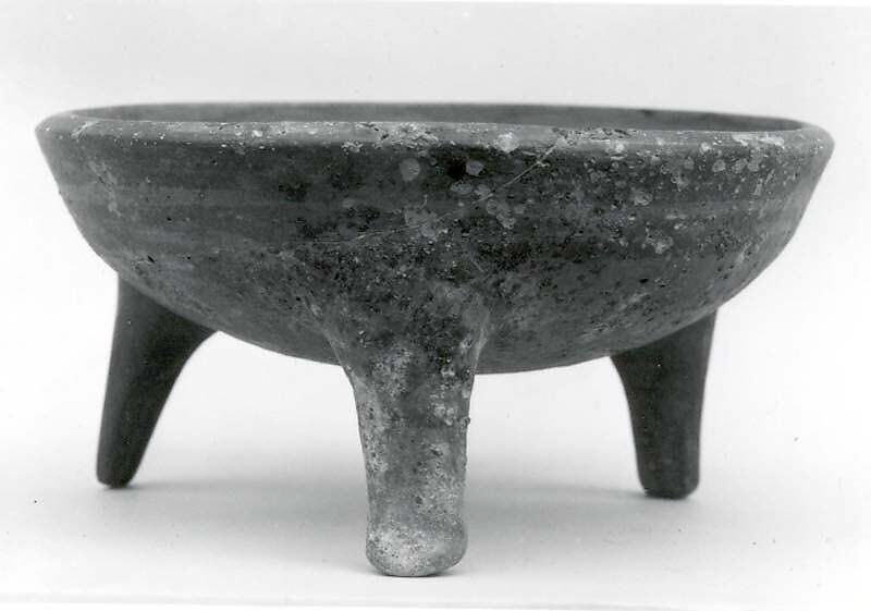 Tripod bowl, Ceramic, Iran 