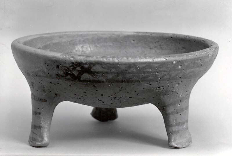 Tripod bowl, Ceramic, Iran 