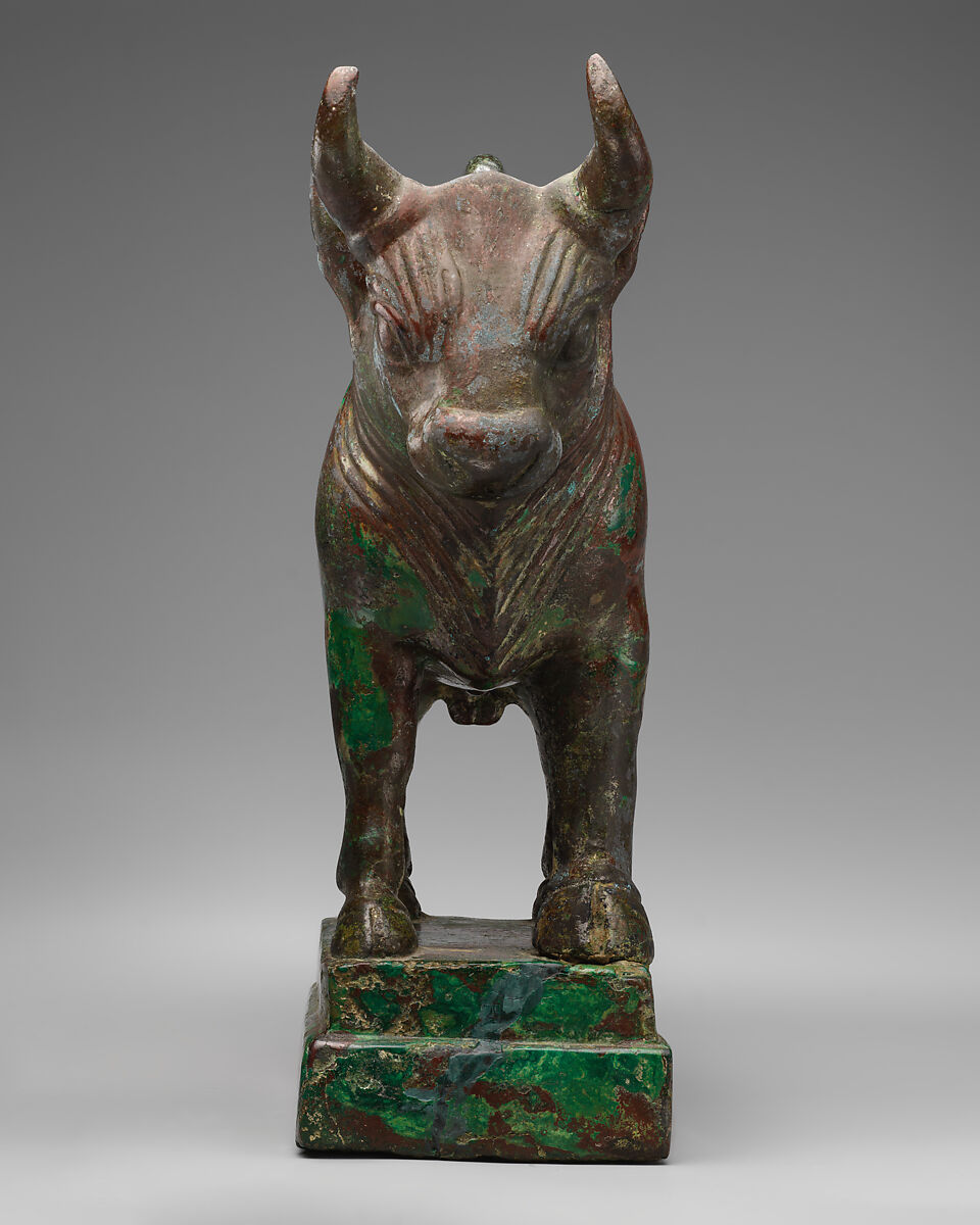 Standing bull, Bronze