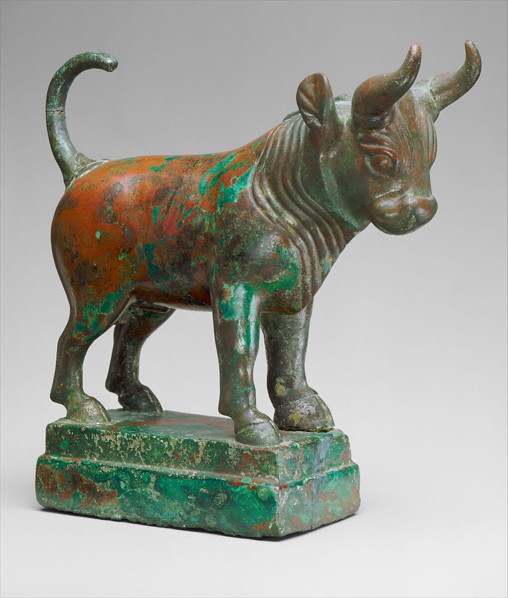 Standing bull, Bronze