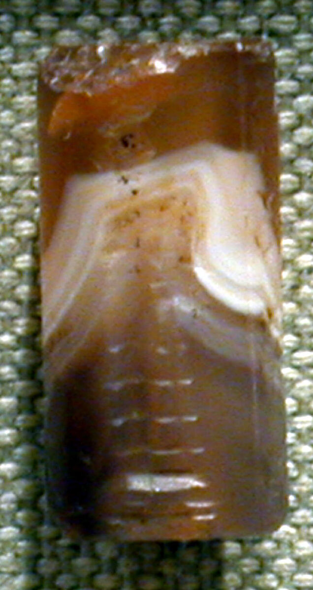 Cylinder seal and modern impression: suppliant goddesses, Agate, Babylonian or Kassite