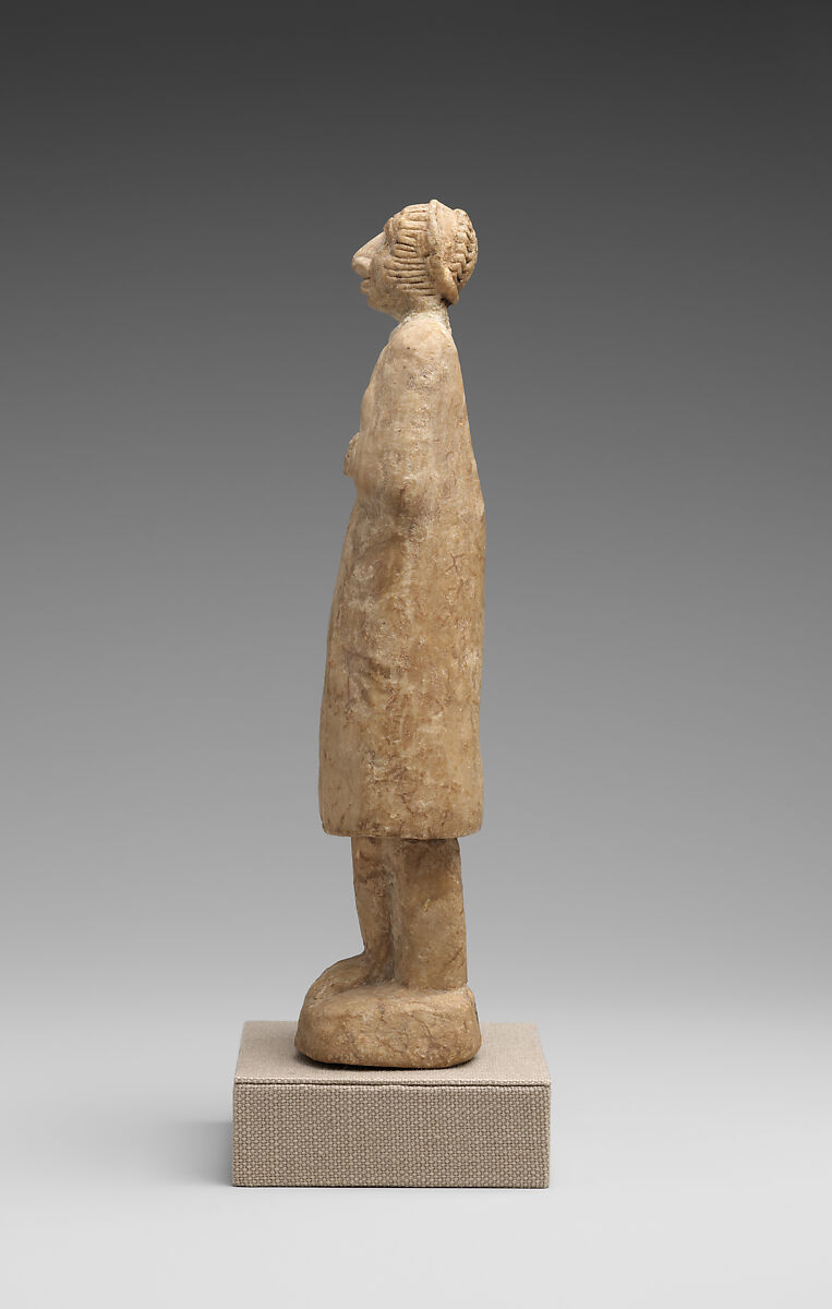 Standing female figure, Gypsum alabaster