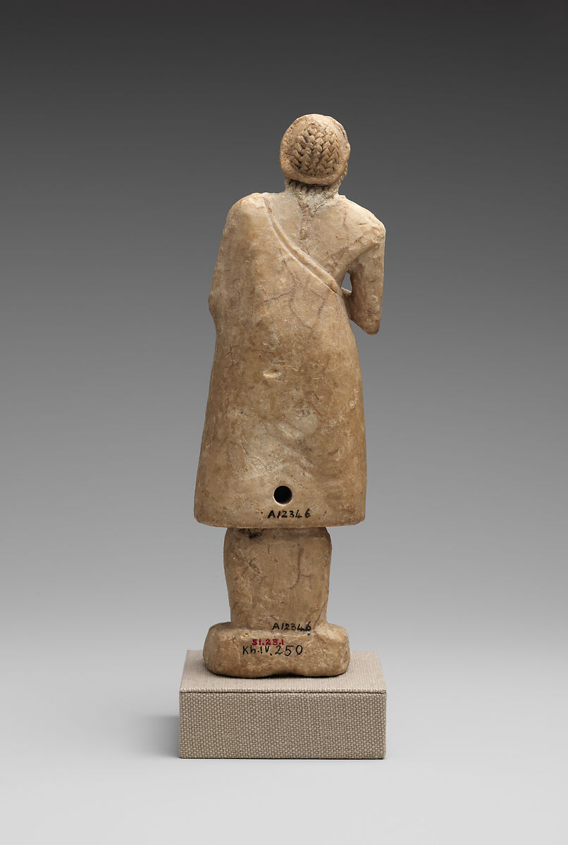 Standing female figure, Gypsum alabaster