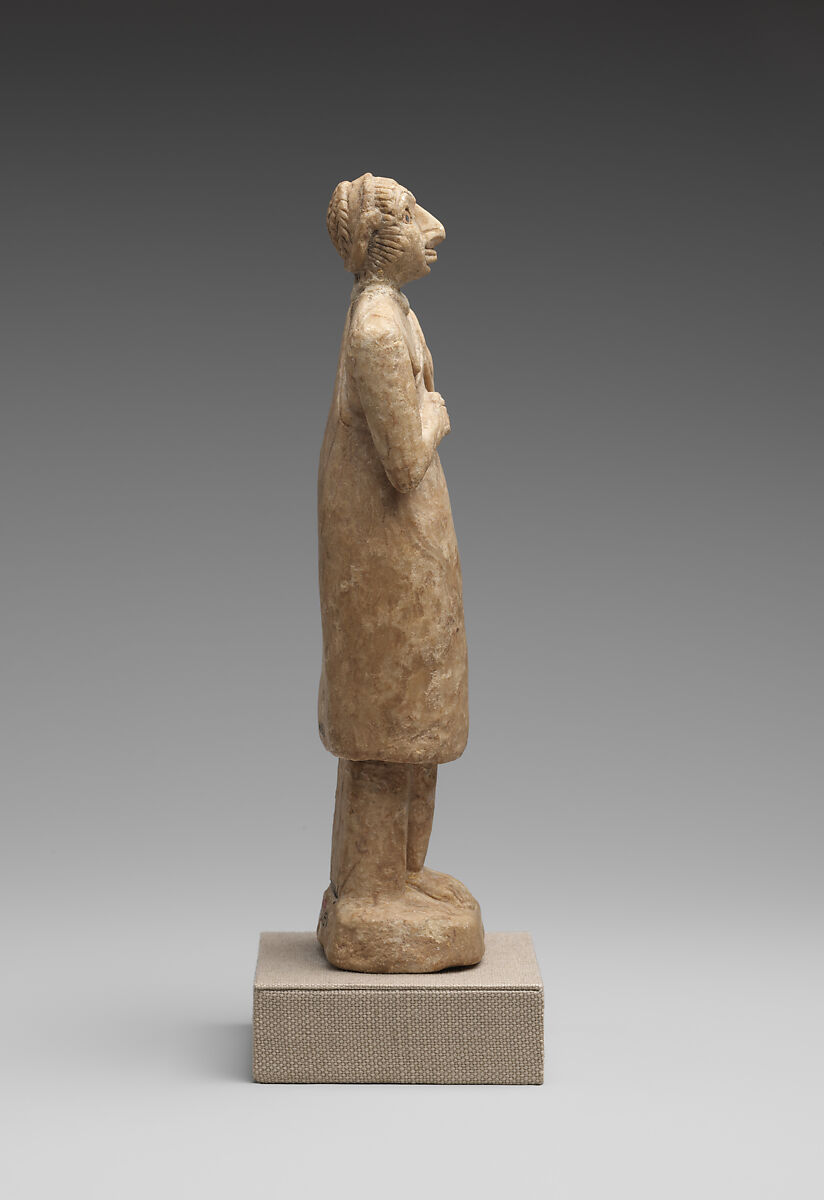 Standing female figure, Gypsum alabaster