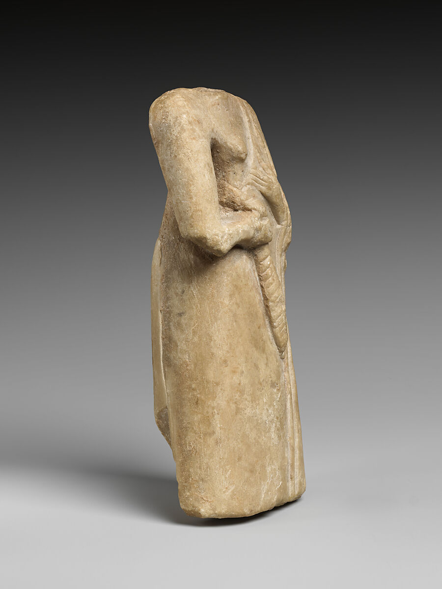 Standing female figure, Gypsum alabaster