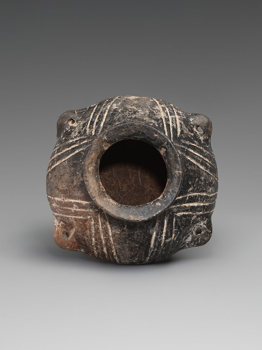 Vessel with a lid and incised decoration, Ceramic, Yortan