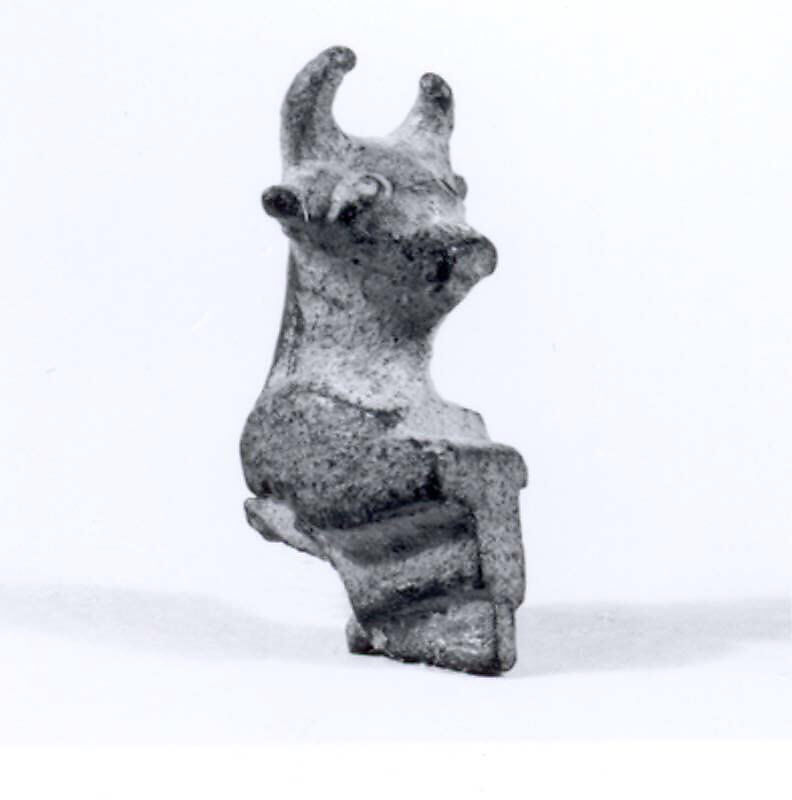 Bull's head protome, Bronze 