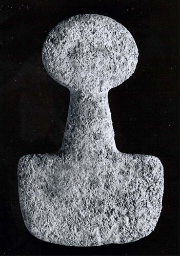 Spade-shaped schematic female (?) figure