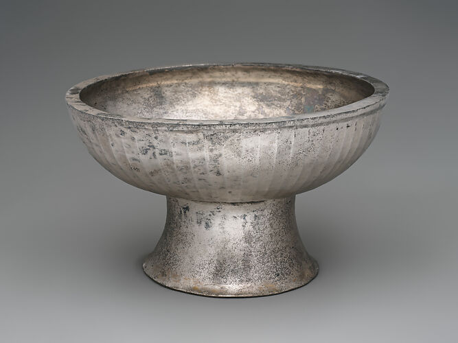 Footed bowl