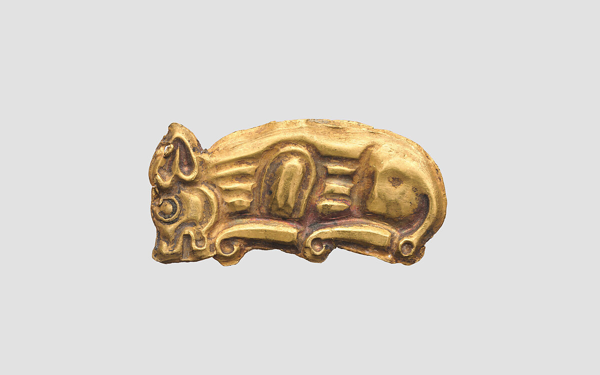 Inlay for a silver plate in the form of a feline, Gold, Scythian 