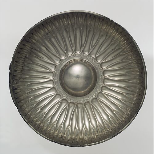 Bowl with a radiating petal design